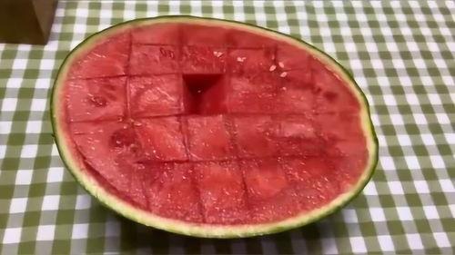 强迫症吃瓜的视频,揭秘强迫症患者的“吃瓜”日常