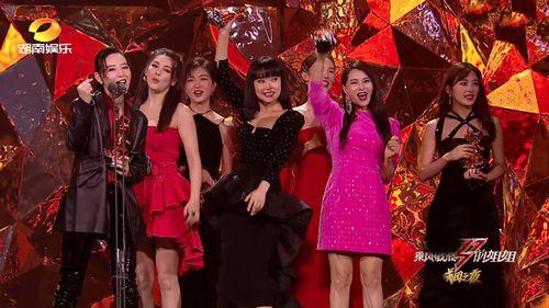 娱乐圈夫妇吃瓜视频,吃瓜视频揭秘甜蜜日常